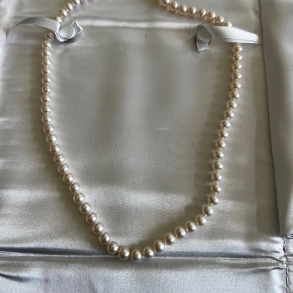 18” White Pearl Necklace - Picture 11 of 11